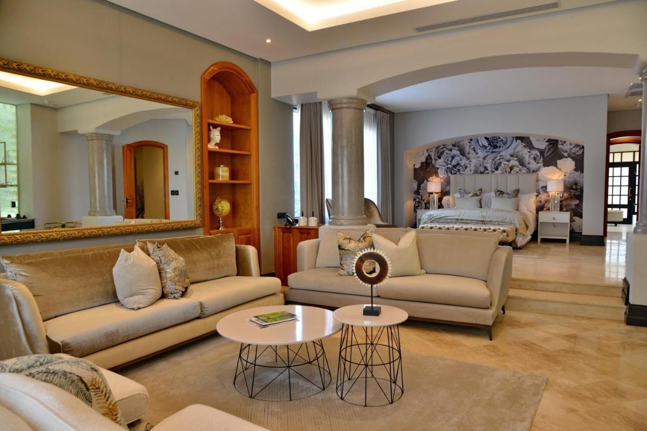 Honeymoon Suite
